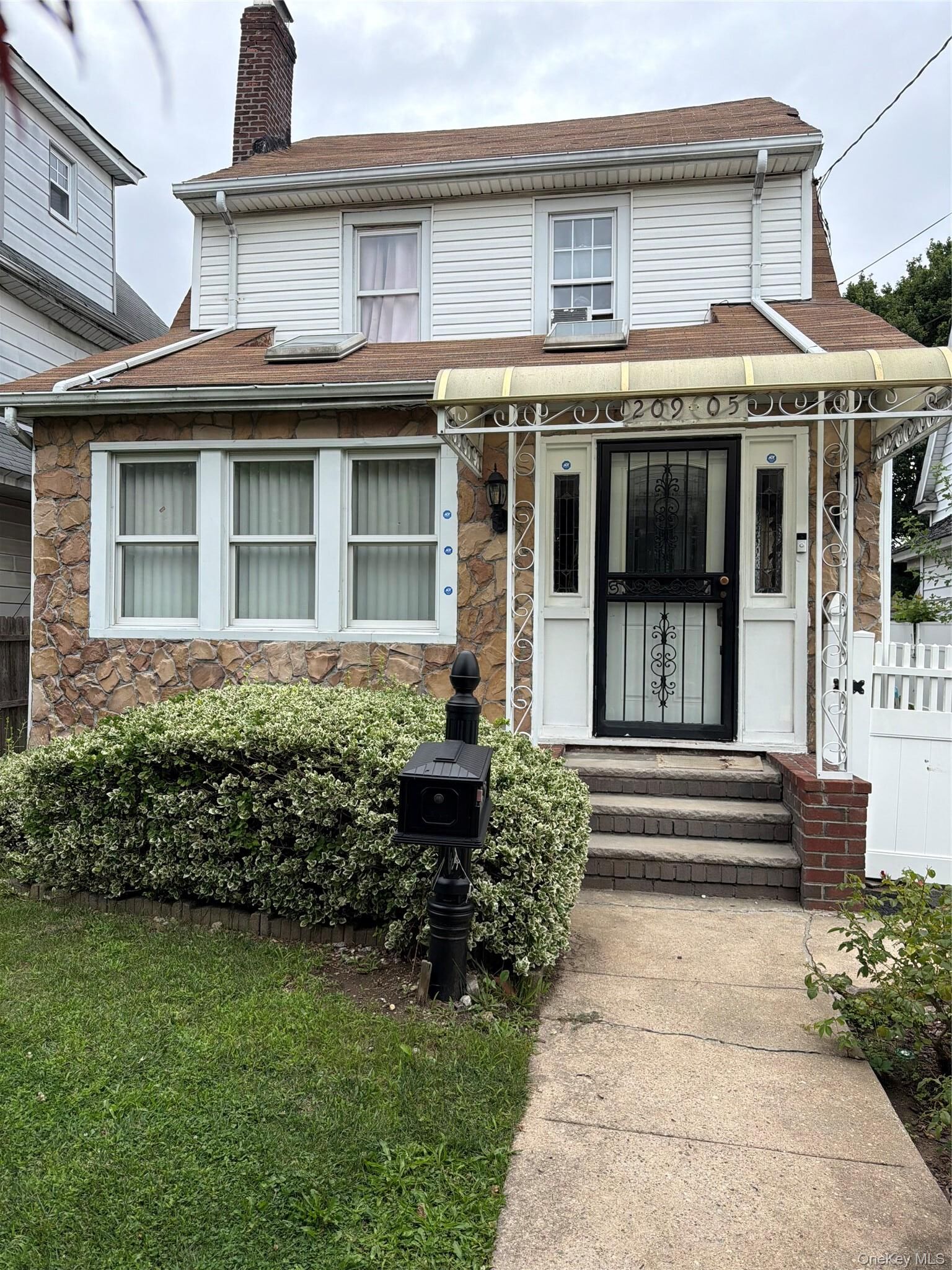 Property Photo:  20905 Hollis Avenue  NY 11429 