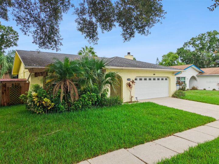 Property Photo: 11606 Painted Hills Lane FL 33624