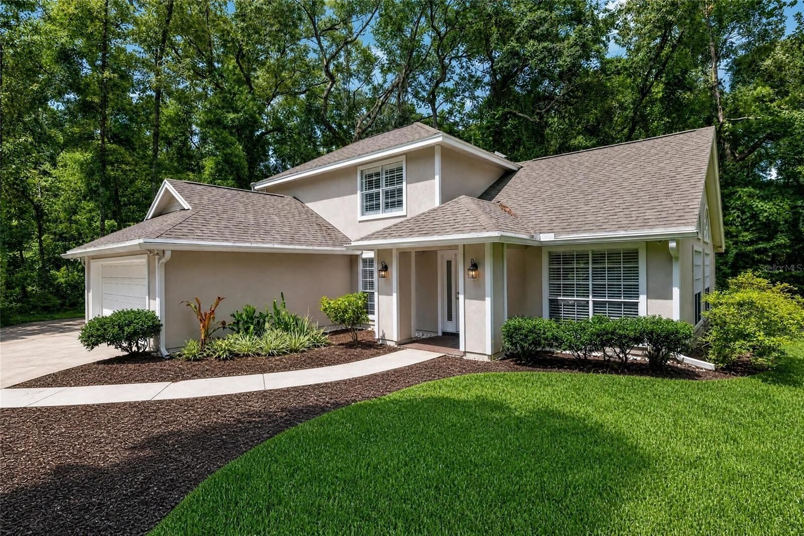 Property Photo: 10021 SW 42nd Road FL 32608