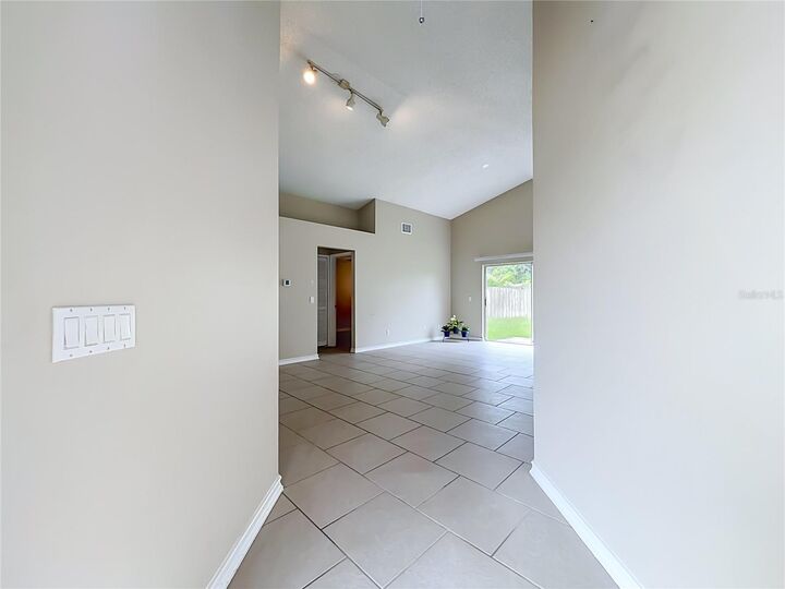 Property Photo:  930 Rivecon Avenue  FL 32825 