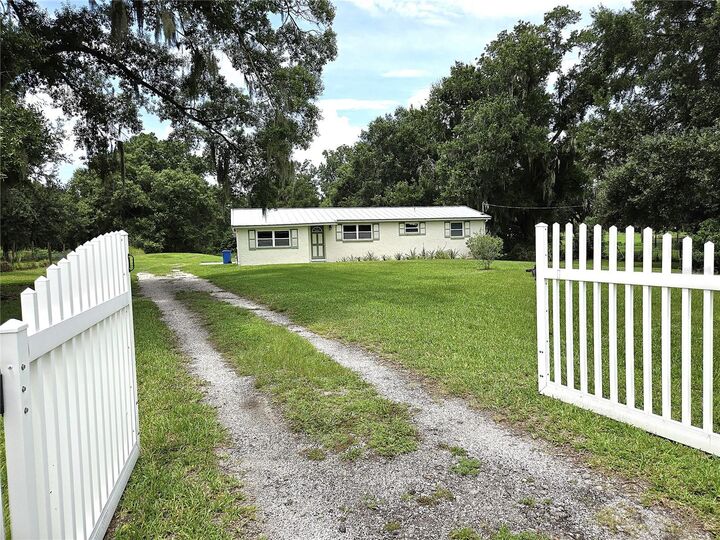 Property Photo: 1214 Jerry Smith Road FL 33527