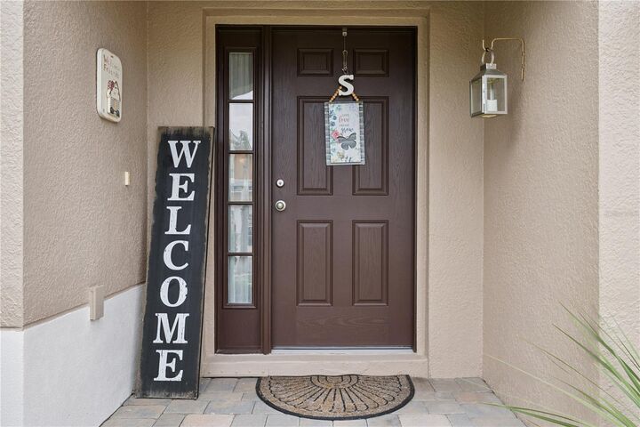 Property Photo:  518 Cadiz Loop  FL 33837 