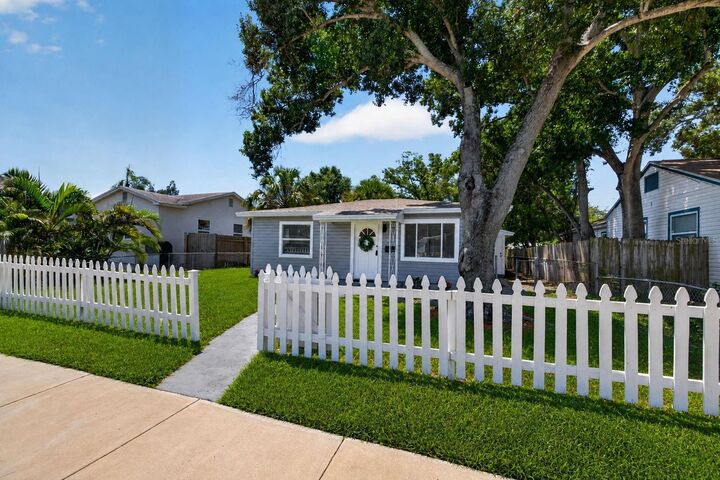 Property Photo: 4110 3rd Avenue S FL 33711