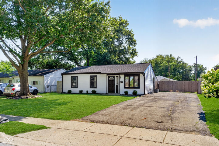 Property Photo: 1564 Hillcrest Drive IN 46060