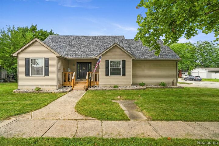 Property Photo:  26312 Ypsilanti Street  MI 48134 1539 