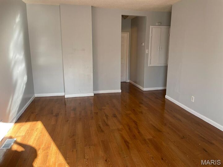 Property Photo:  2918 Hammond Avenue  MO 63121 