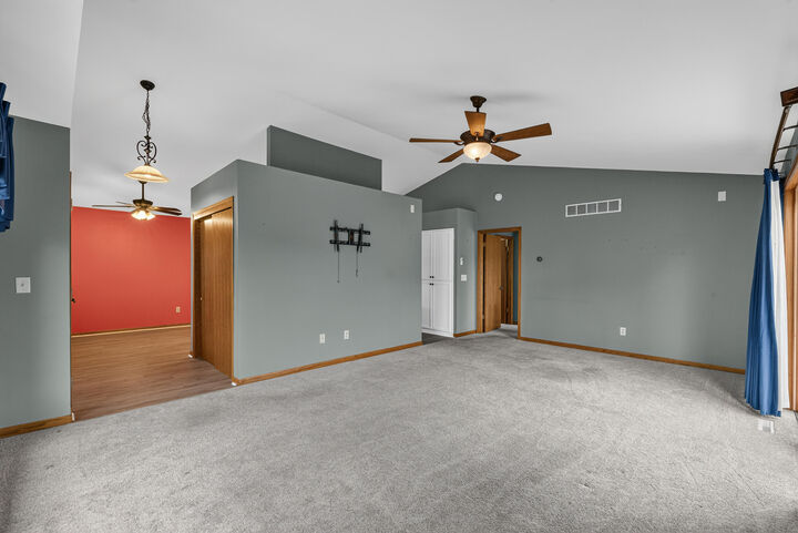 Property Photo:  978 Bay View Cir  WI 53149 