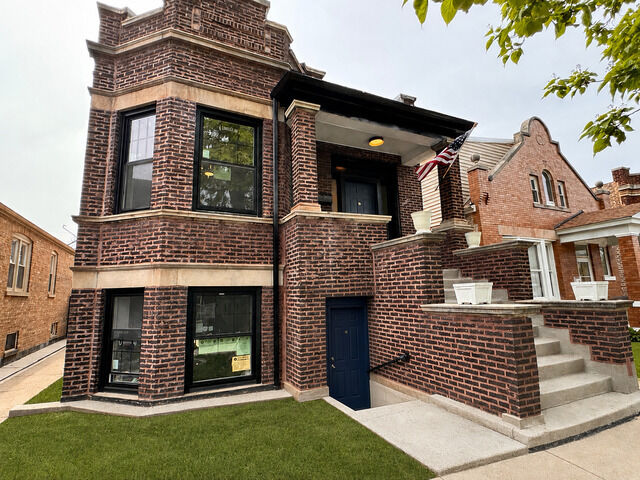 Property Photo:  2430 S 57th Avenue  IL 60804 