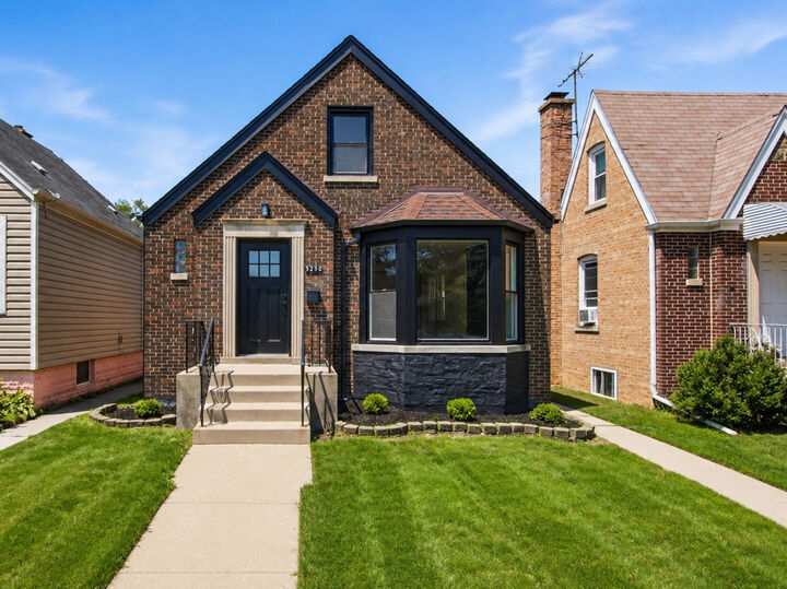 Property Photo: 3250 N Olcott Avenue IL 60634
