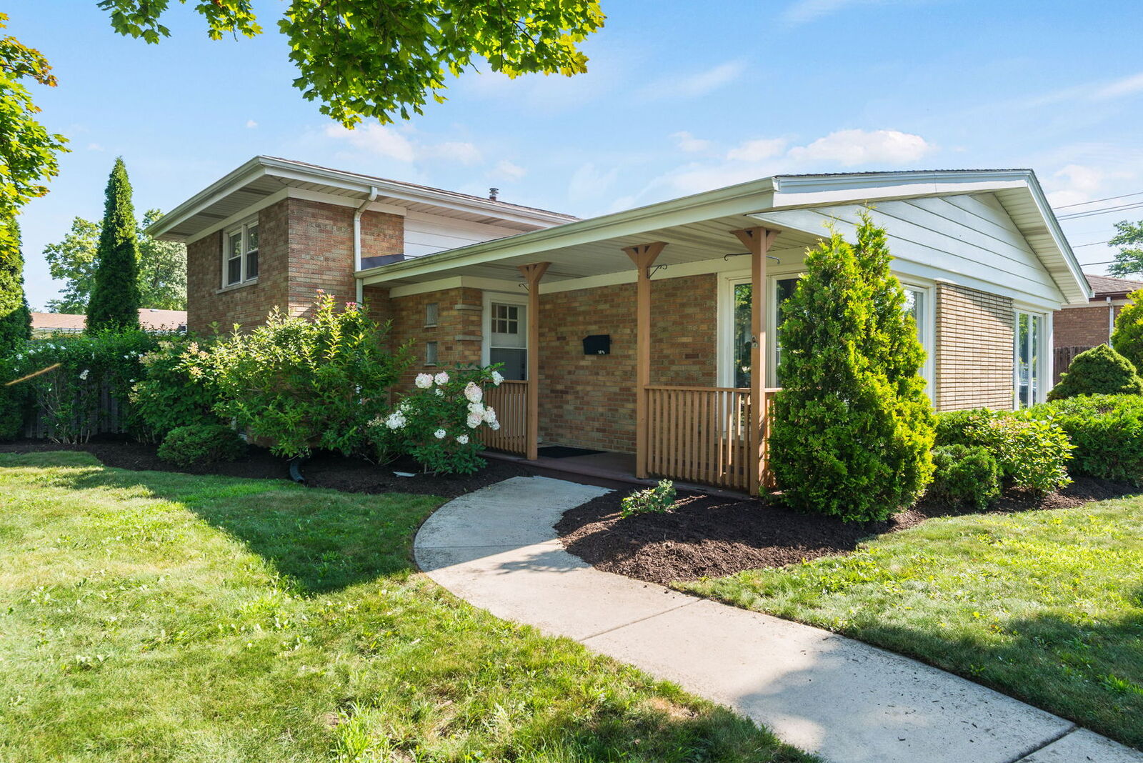 Property Photo: 5016 W 107th Street IL 60453