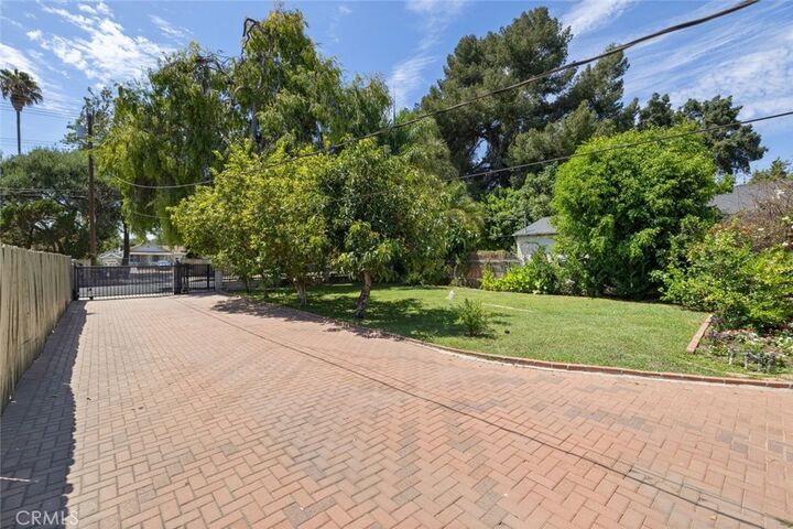 Property Photo:  6700 Gloria Avenue  CA 91406 