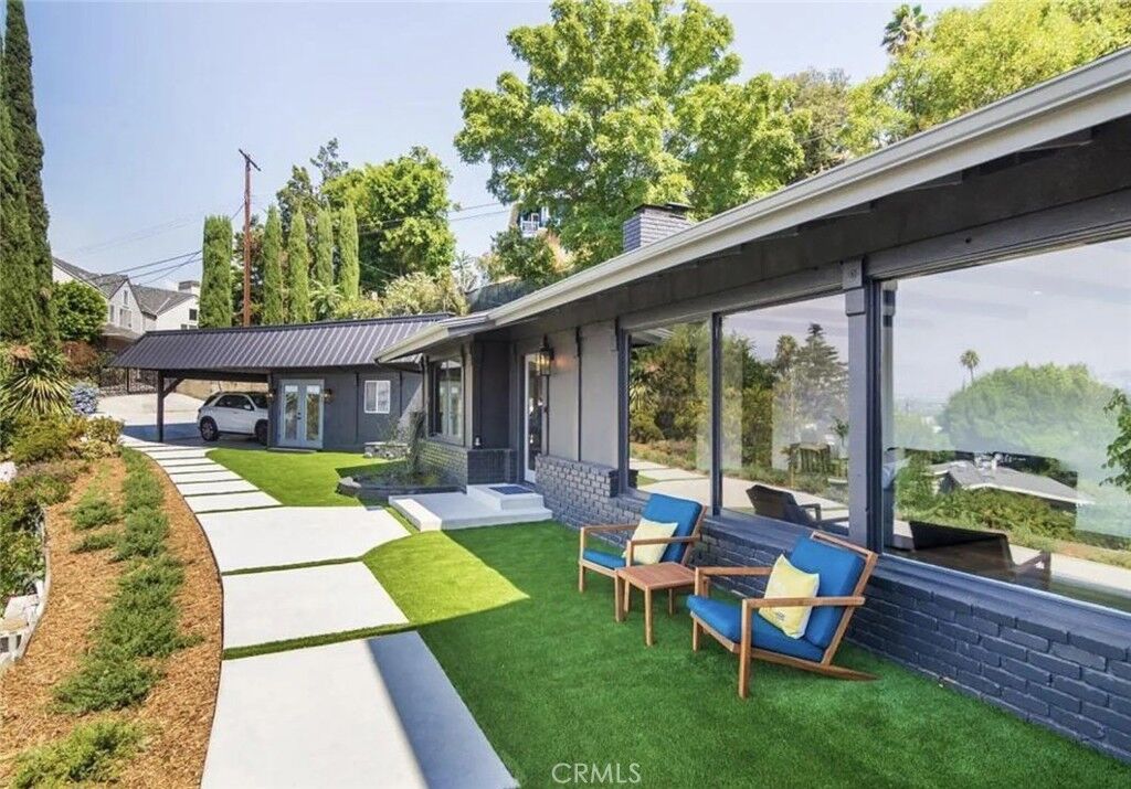 Property Photo: 3656 Sunswept Drive CA 91604