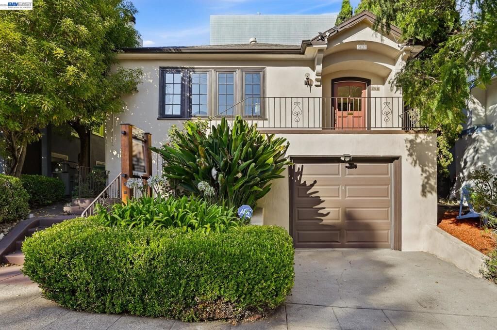 Property Photo:  206 Perkins St  CA 94610 