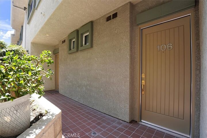 Property Photo: 621 E Olive Avenue 106 CA 91501