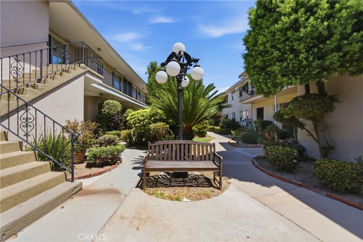 Property Photo:  1327 E Appleton Street  CA 90802 