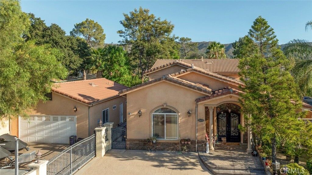 Property Photo:  10610 Oak Tree  CA 91040 