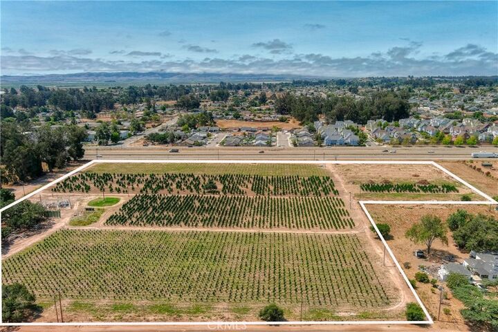 Property Photo:  564 S Oak Glen  CA 93444 