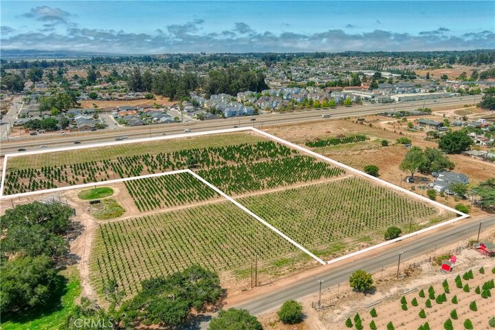 Property Photo:  564 S Oak Glen  CA 93444 