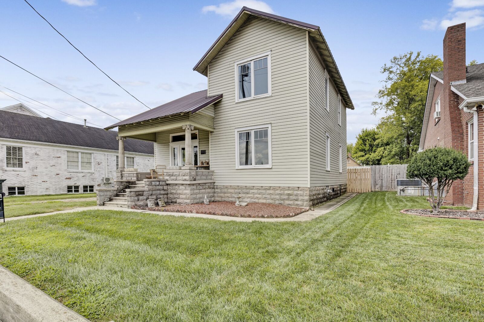 Property Photo:  409 N Oak St  TN 37172 