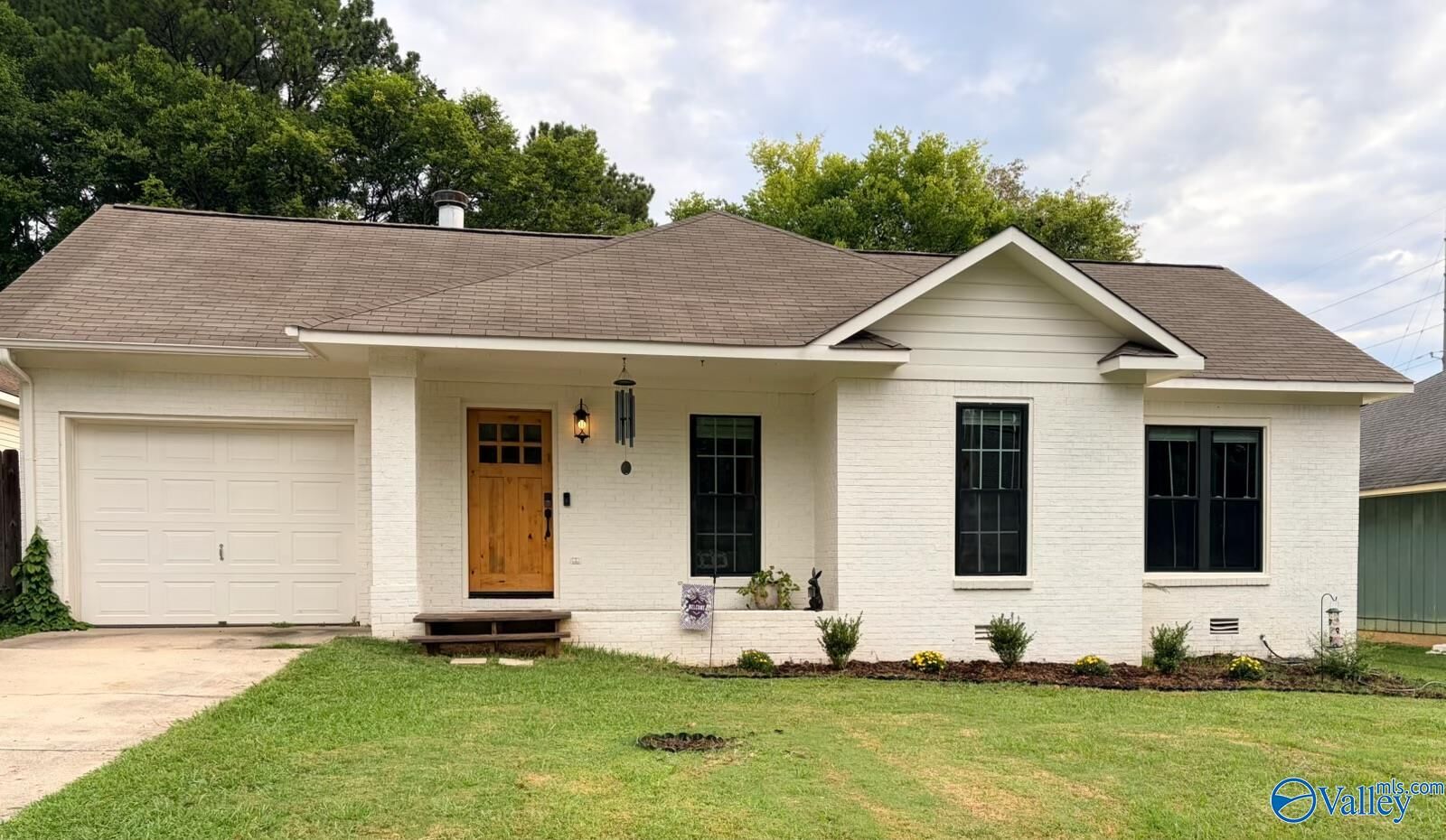 Property Photo: 735 Wynsom Drive SE AL 35803
