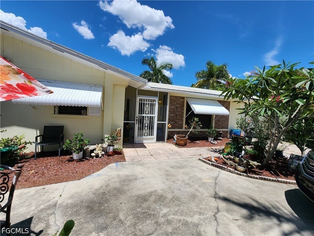 Property Photo: 1370 Harbor View Drive FL 33917