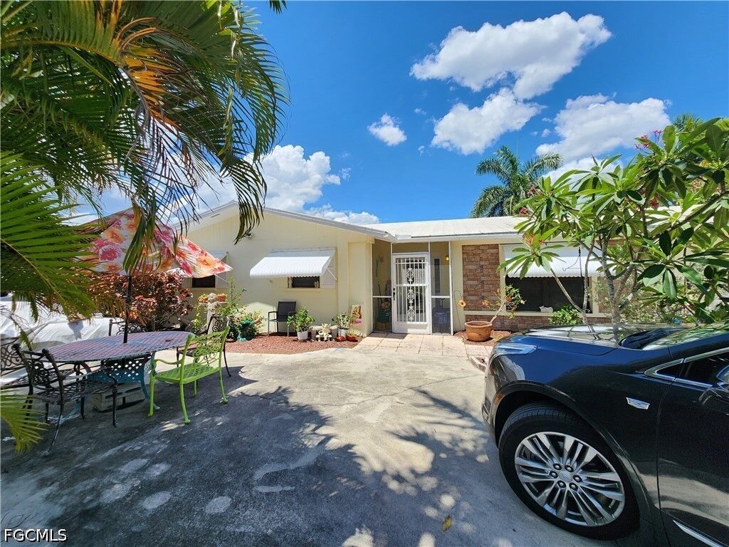 Property Photo: 1370 Harbor View Drive FL 33917