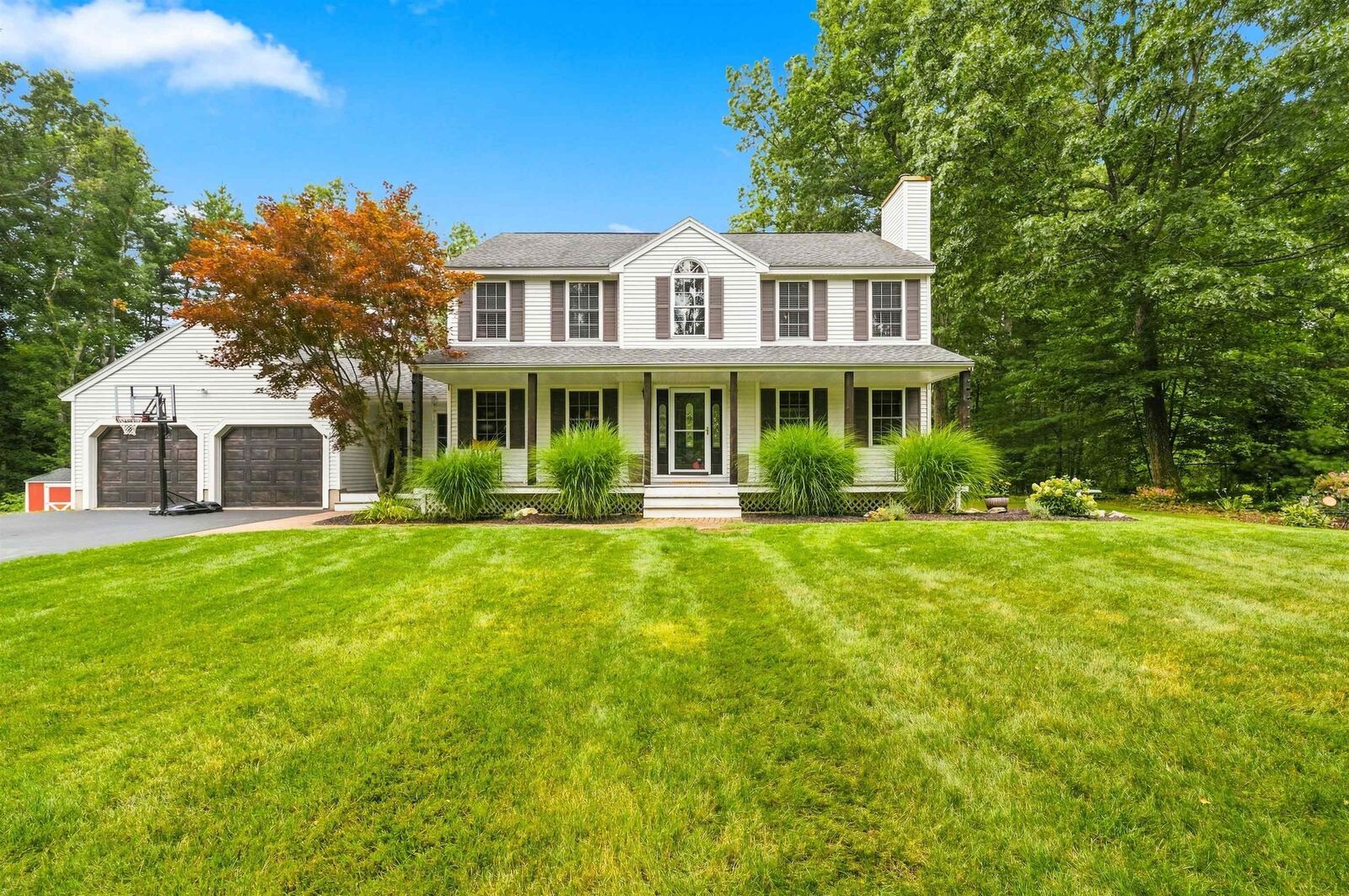 Property Photo:  16 Crestwood Drive  NH 03051 