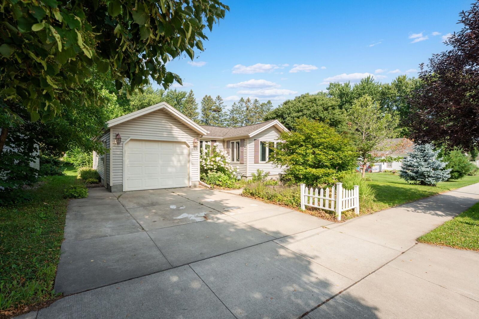 Property Photo:  505 1st Avenue NE  MN 55920 