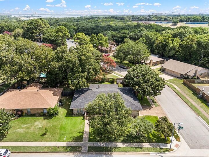Photo de la propriété:  1002 Shady Brook Drive  TX 76051 