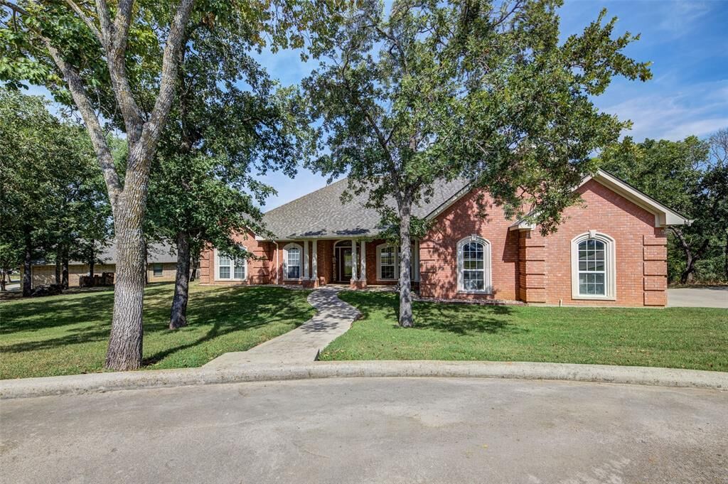 Property Photo:  814 Haynie Drive  TX 76426 