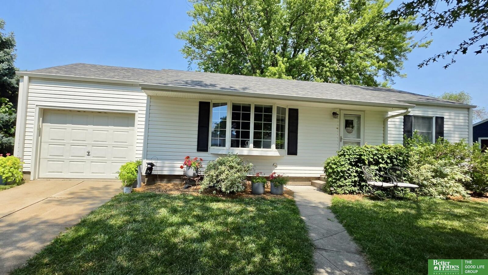 Property Photo:  933 E 4th Street  NE 68467 