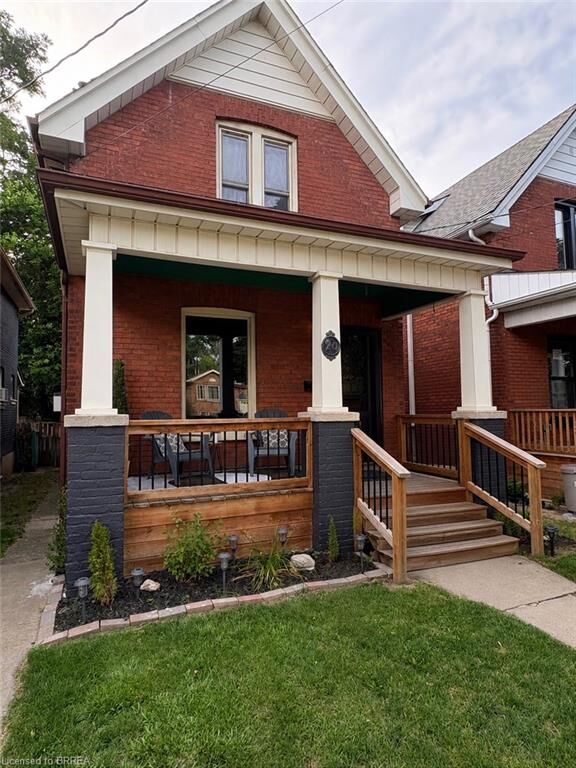 20 Wells Avenue — photo 1
