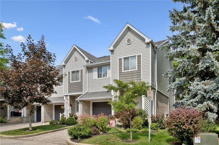 Property Photo:  54 Green Valley Drive 13  ON N2P 1Z9 