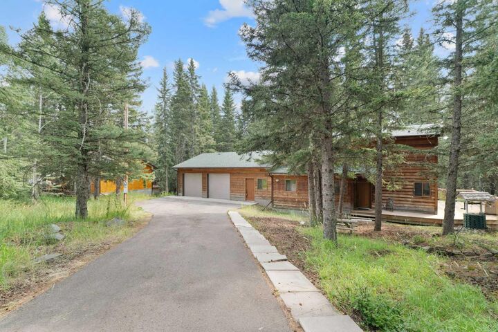 Property Photo: 5 Eagle Drive AB T4C 2A0