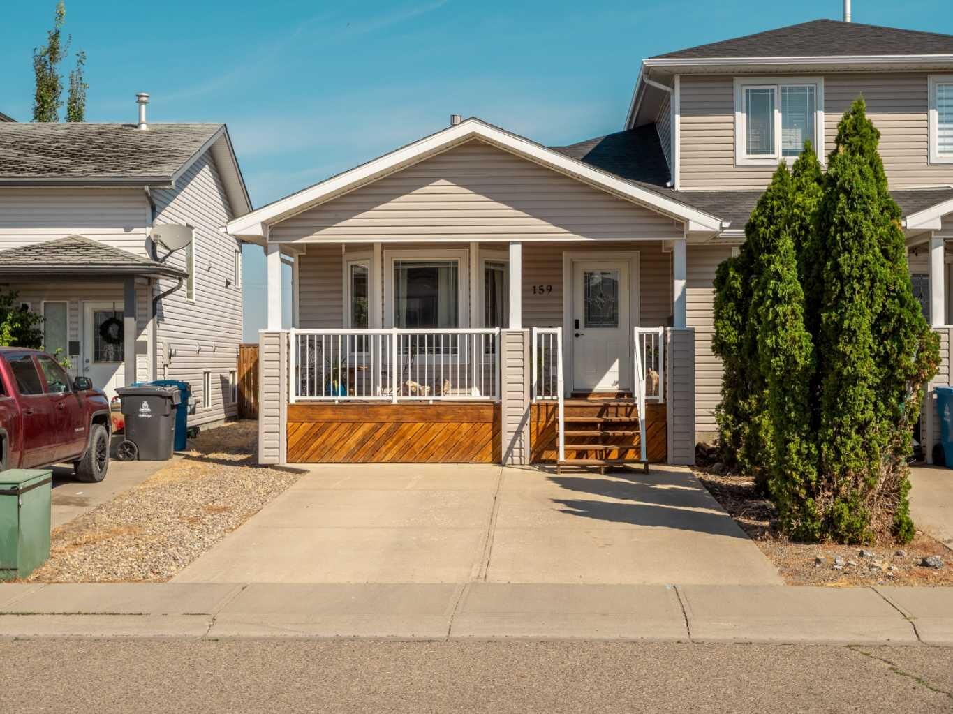 Property Photo:  159 Aberdeen Road W  AB T1J 5A9 