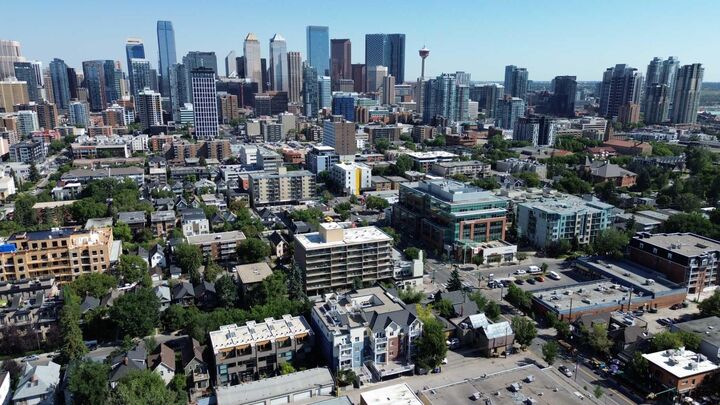 Property Photo: 509 21 Avenue SW 202 AB T2S 0G9