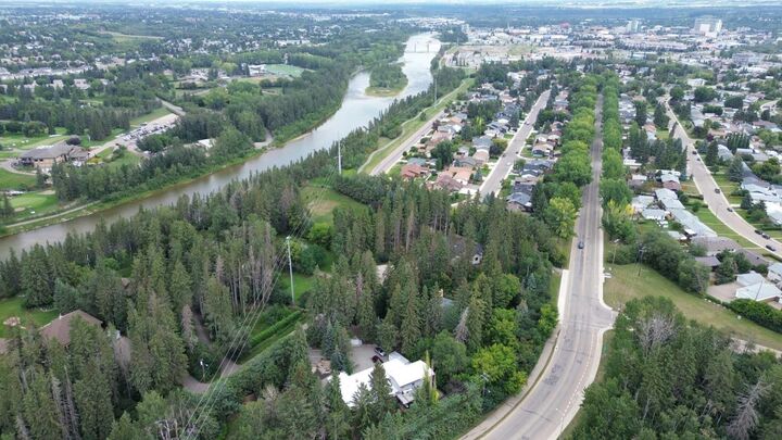 Property Photo: 20 Cronquist Close AB T4N 1E3