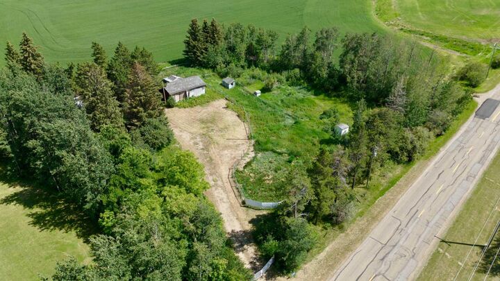 Property Photo:  38541 Range Road 283  AB T4E 0M1 