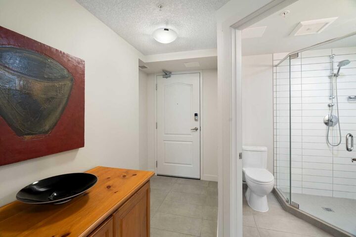 Property Photo: 303 13 Avenue SW 204 AB T2R 0Y9