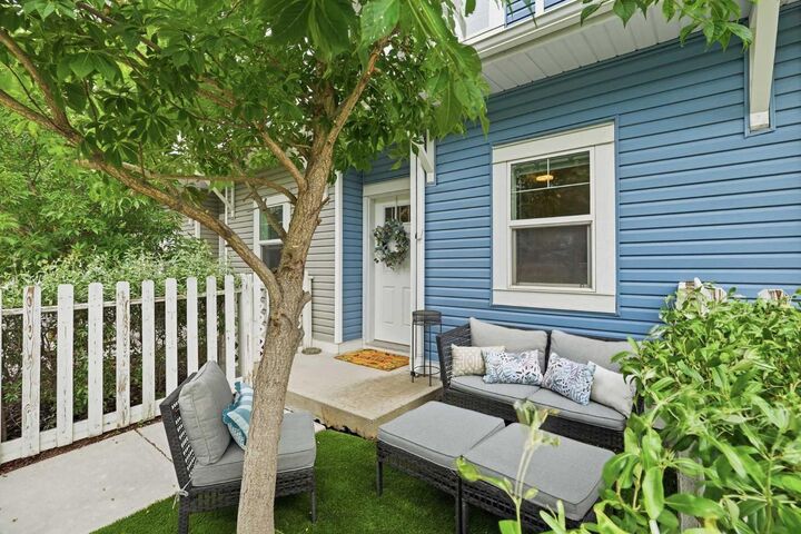 Property Photo:  17 Stonehouse Crescent NW  AB T1V 0G3 