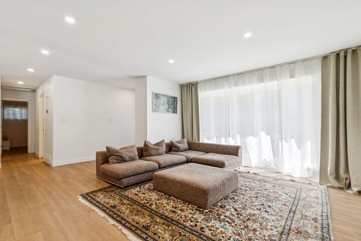 Property Photo: 618 Oakhill Place SW AB T2V 3X8
