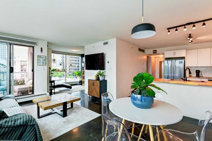 188 15 Avenue SW 407 — photo 1