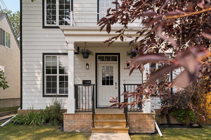 Property Photo:  4649 20 Street SW  AB T2T 6G4 