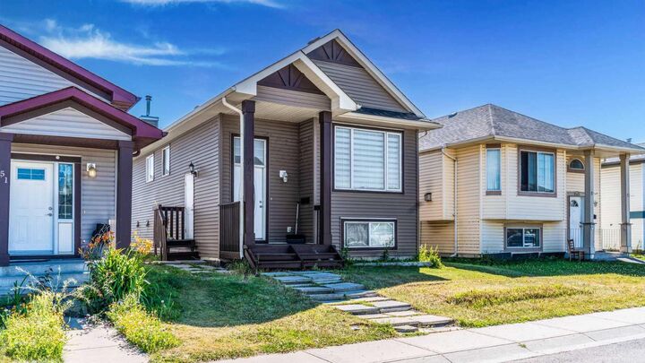 Property Photo: 247 Taracove Estate Drive NE AB T3J 4R5