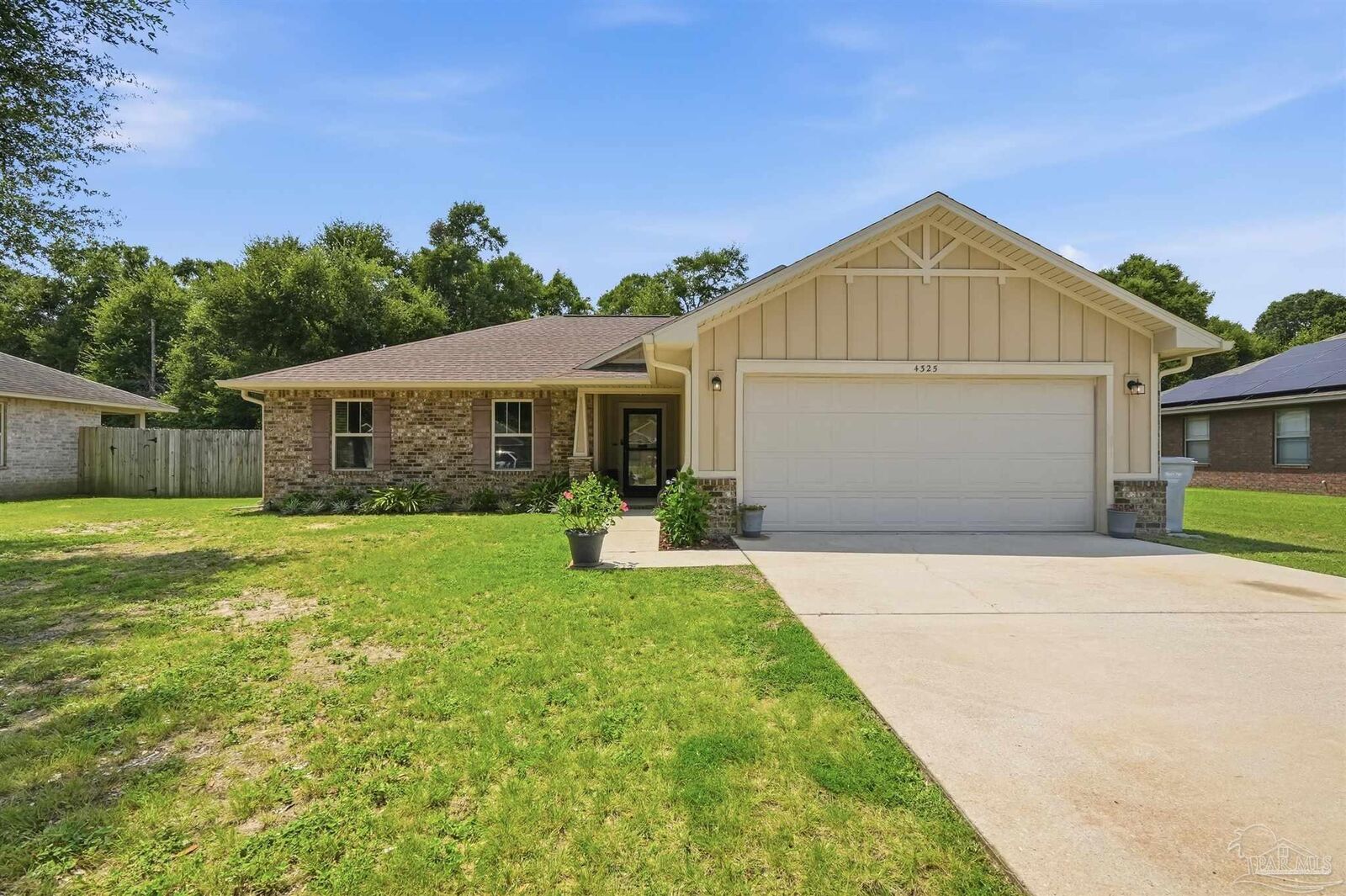 Property Photo:  4325 Glen Forest Dr  FL 32583 
