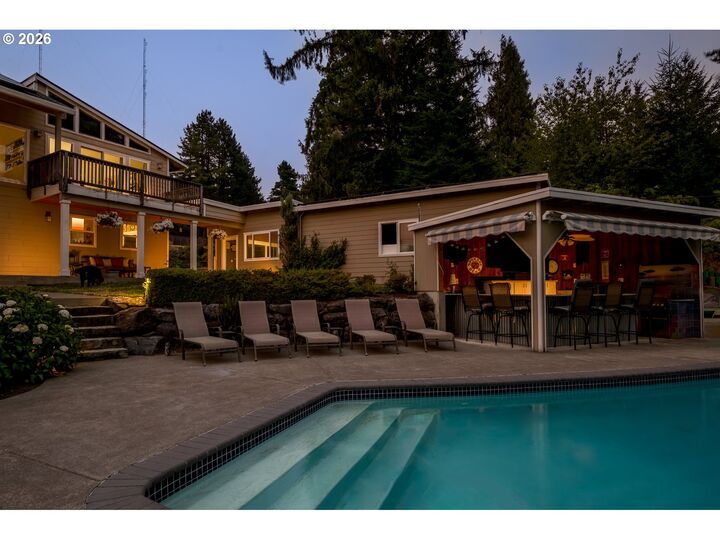 Property Photo:  1334 SW 57th Ave  OR 97221 