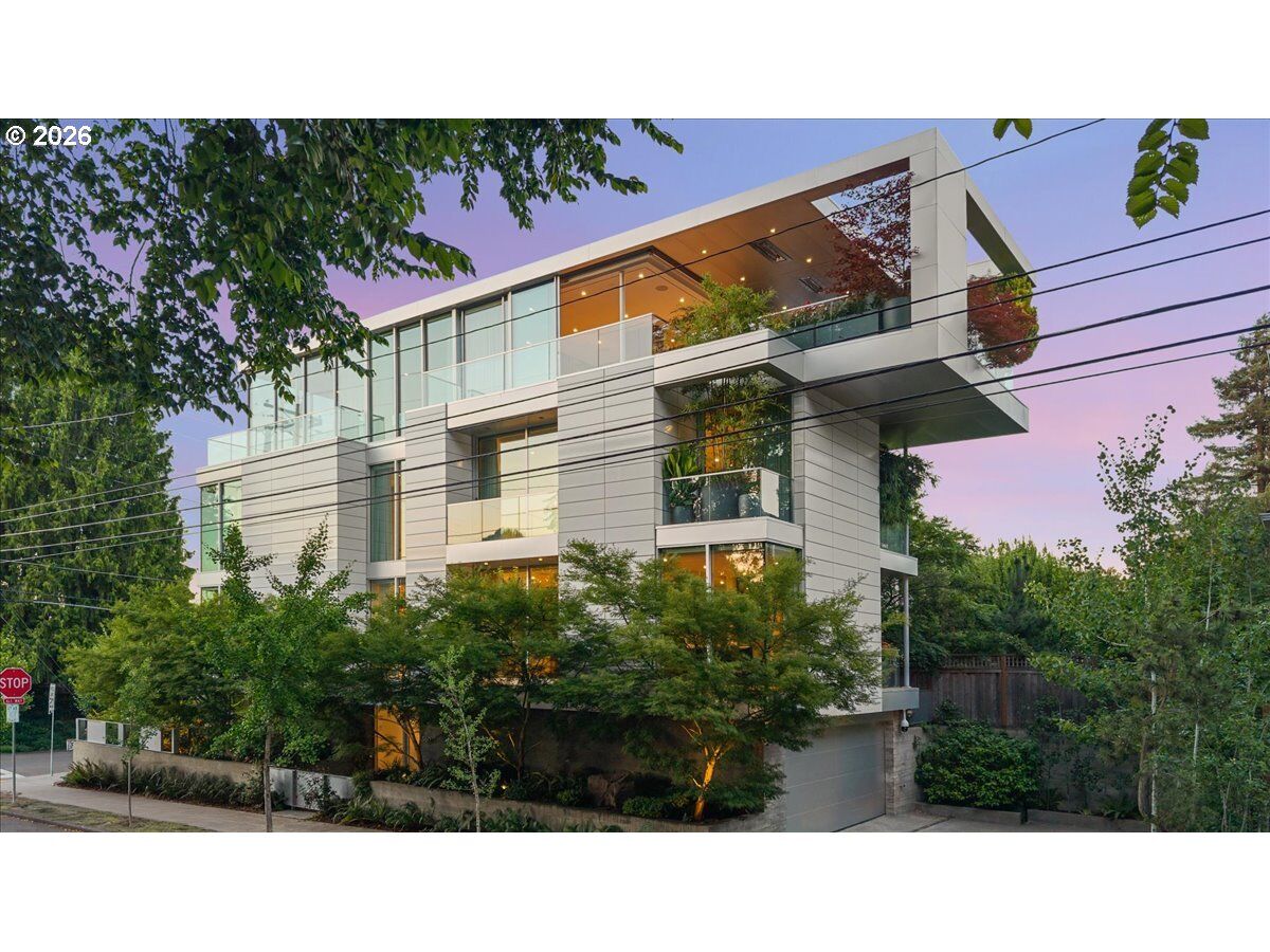 Property Photo: 1560 NW 25th Ave OR 97210