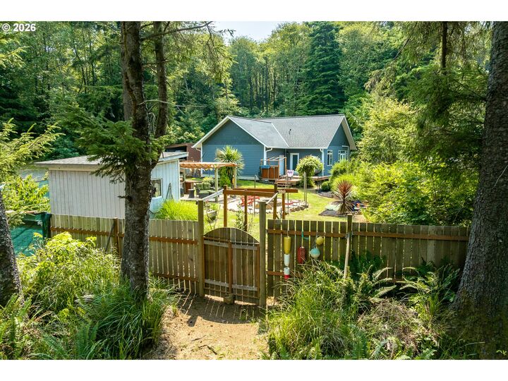 Property Photo:  5230 4th St  OR 97141 