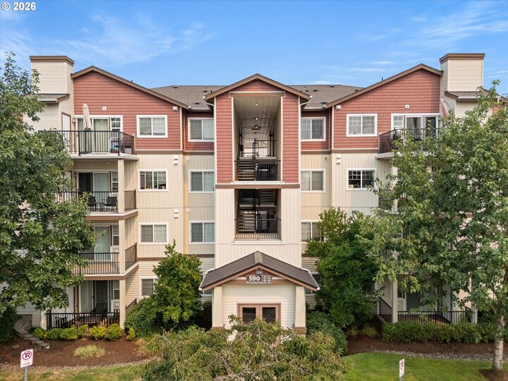 Property Photo: 590 NW Lost Springs Ter 401 OR 97229