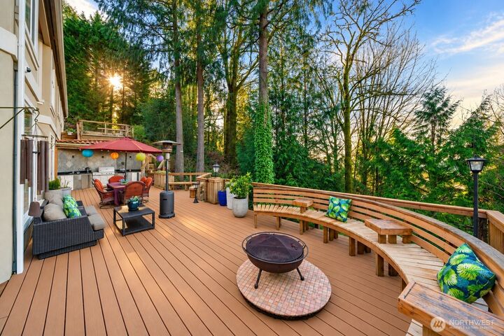 Property Photo:  5325  145th Place SE  WA 98006 